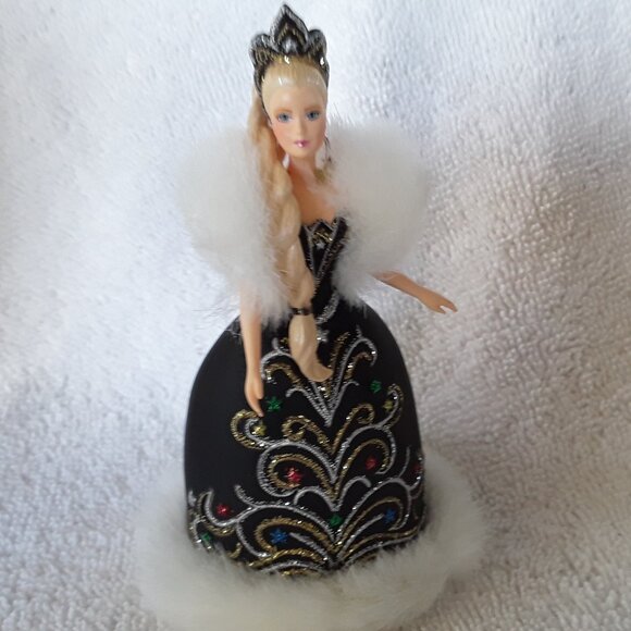 Hallmark Celebration Barbie, Special 2006 Edition - Picture 2 of 6